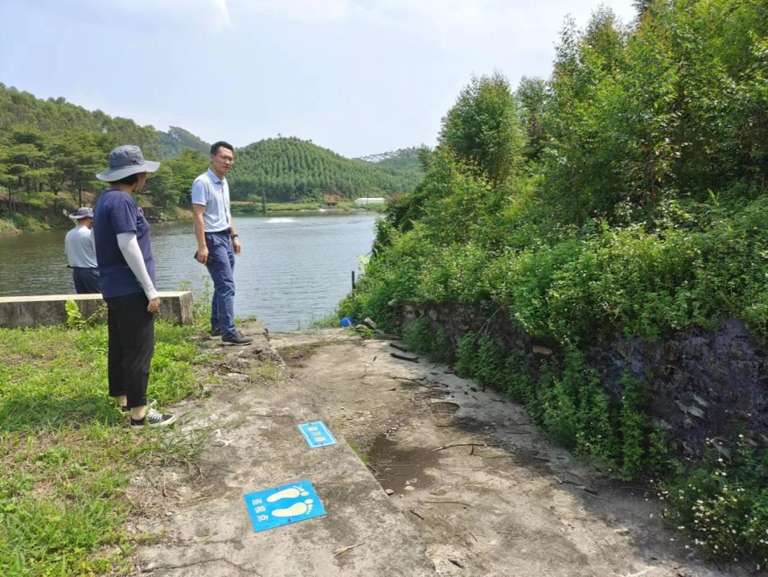 4深入排查轄區(qū)水庫、山塘，提前排洪騰出足夠庫容.png