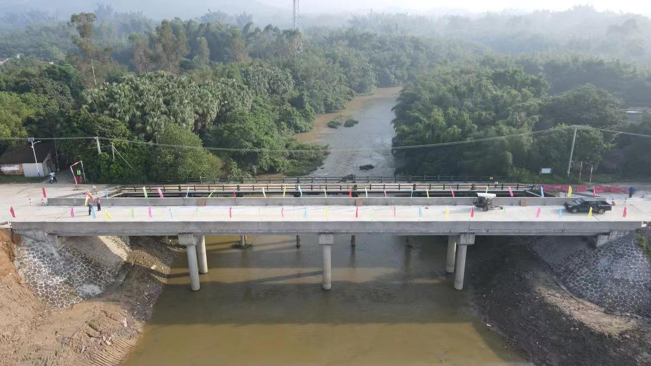 01蜆岡鎮(zhèn)建設(shè)好農(nóng)村公路-4風灣橋.jpg